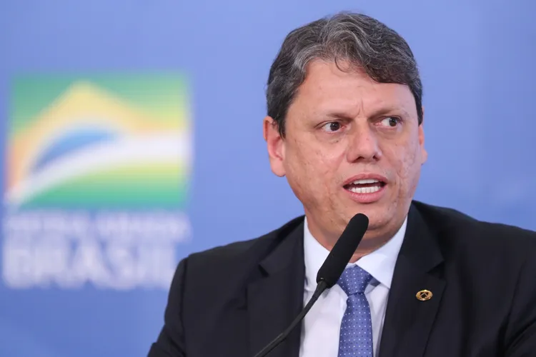 Tarcísio promete indulto a Bolsonaro, se eleito presidente da República