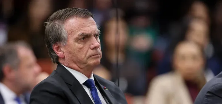 Bolsonaro perde apoio e vê visitas despencarem com prisão cada vez mais perto